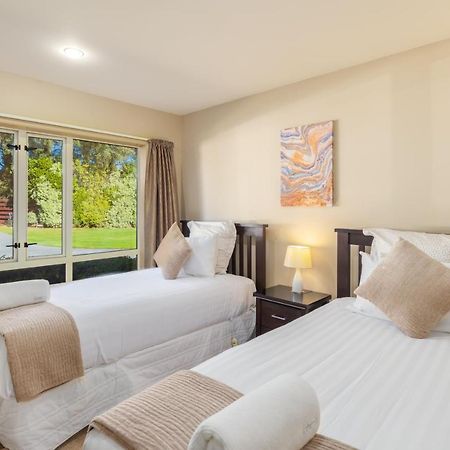 The Meadows Villa Christchurch Exterior foto