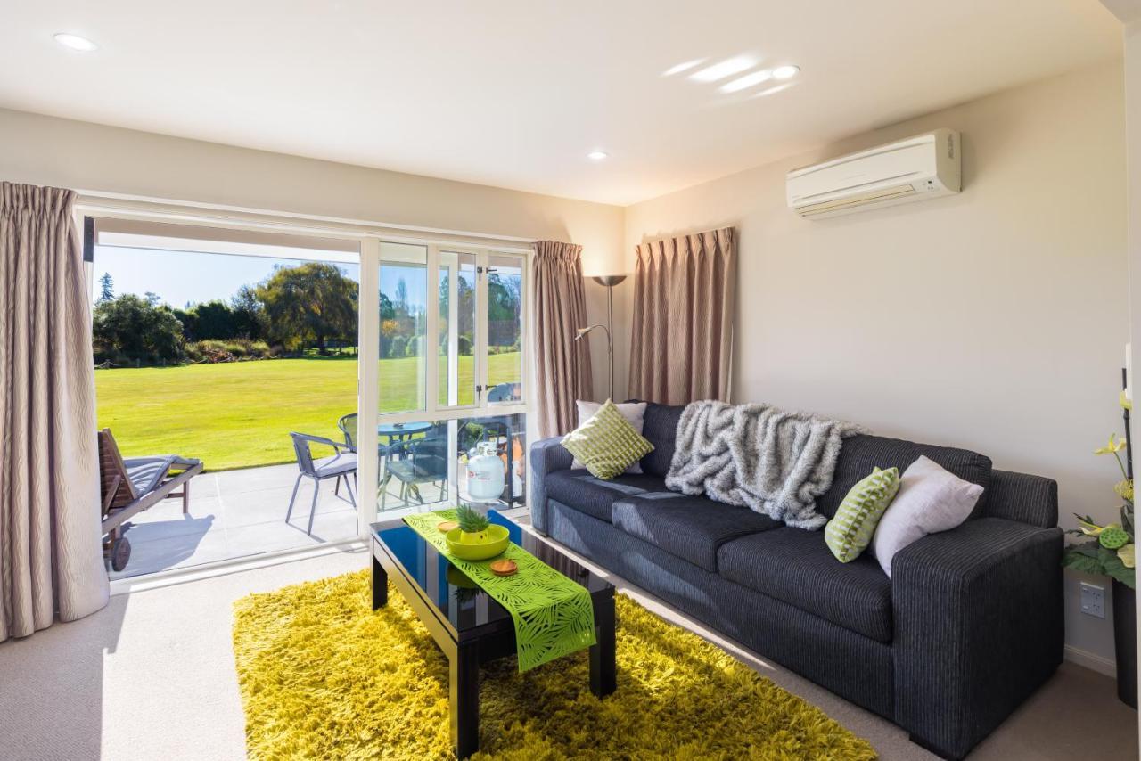 The Meadows Villa Christchurch Exterior foto