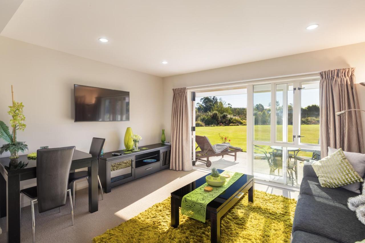 The Meadows Villa Christchurch Exterior foto