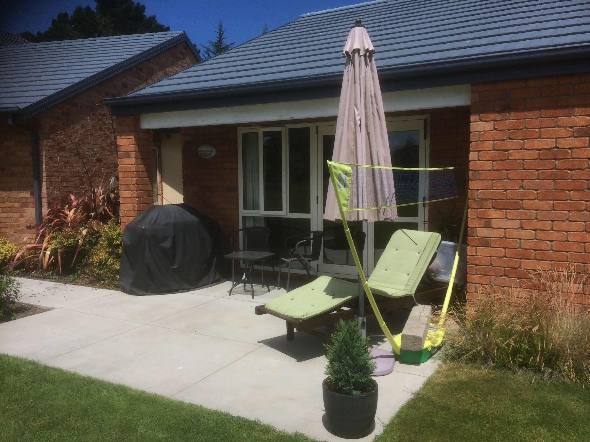 The Meadows Villa Christchurch Exterior foto