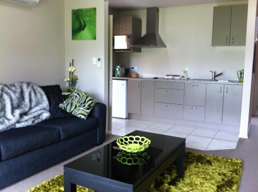 The Meadows Villa Christchurch Exterior foto
